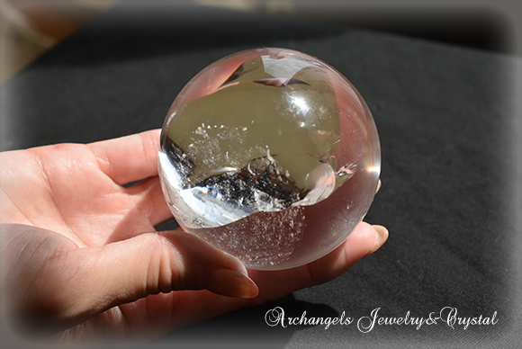 ブラジル・ミナスジェライス州産レインボー・スフィア(6.4cm)水晶丸玉